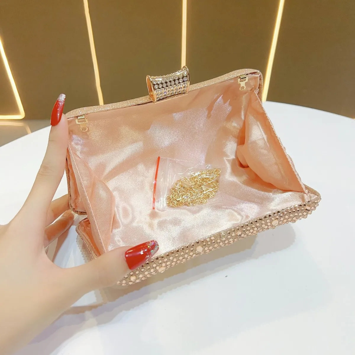 New Luxury Diamond Clutch Bag Women’s Elegant Chain Handle Evening Purse Lightweight High-End Handheld Party Wedding Handbag