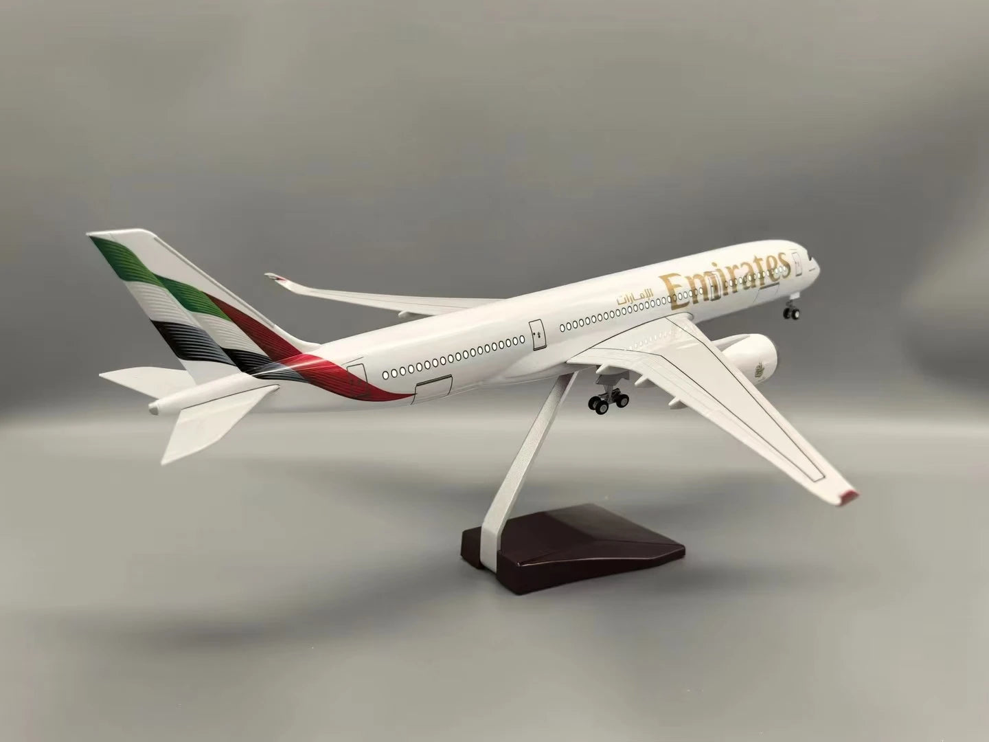 Airbus A350 Emirates 47cm 1:142 Model Aircraft Toy Airbus Led Light Diecasting Machine Collected For Aviation Souvenir Plane Toy