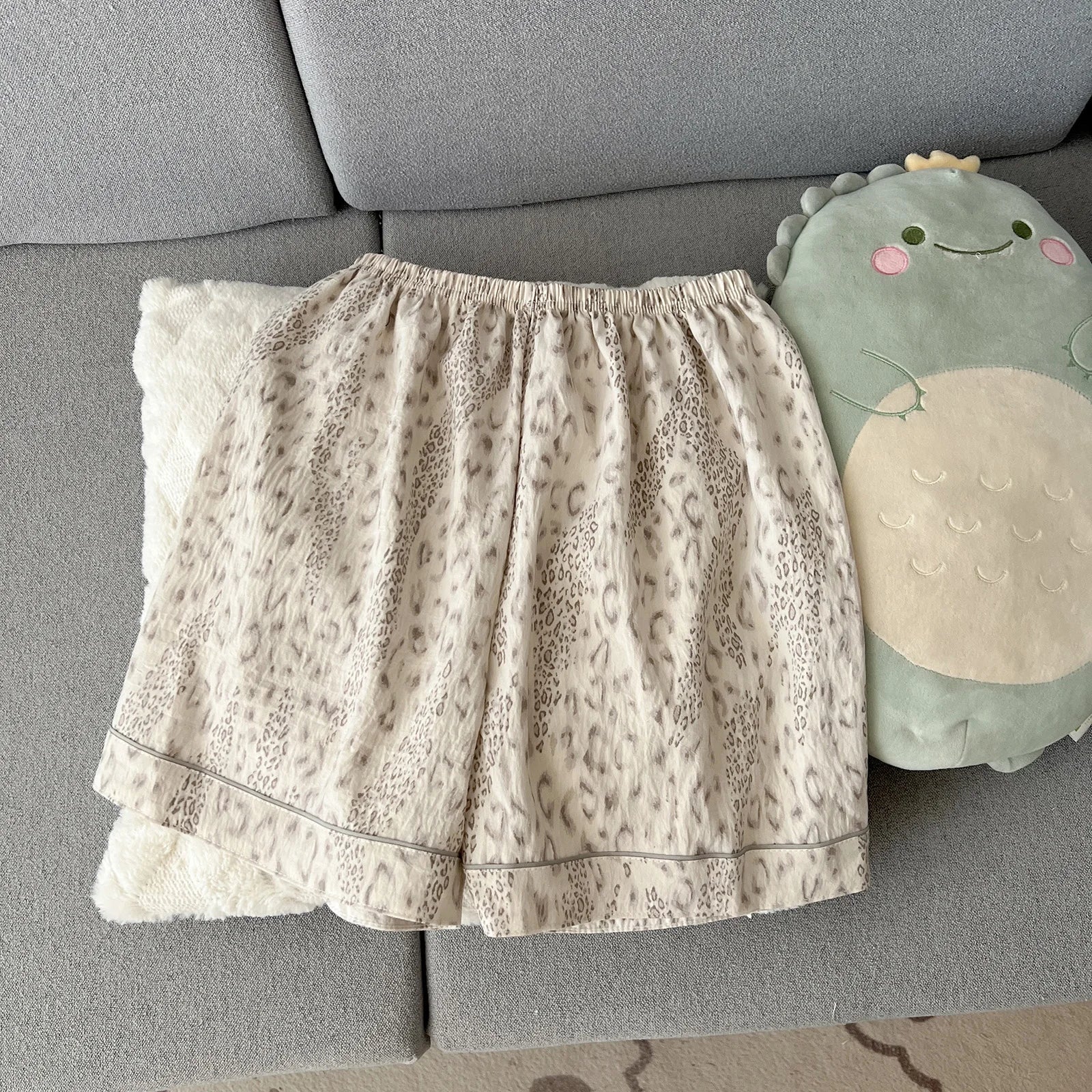 Women's Summer Thin Pajamas with Leopard Print Pattern, Short-Sleeved Shorts, Sweet and Cute, Can Be Worn Outside in Summer, Two-Piece Home Wear Set