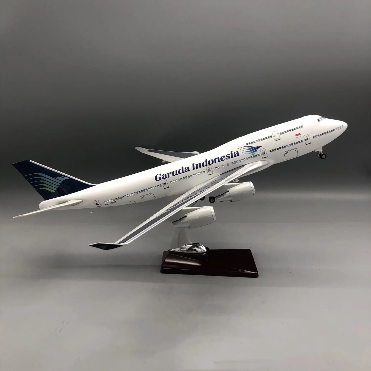 47cm Scale Aircraft Models B747 Indonesia Airways Resin Airplane Diecast Double Door With Lights Wheels Souvenir Toys Ornament