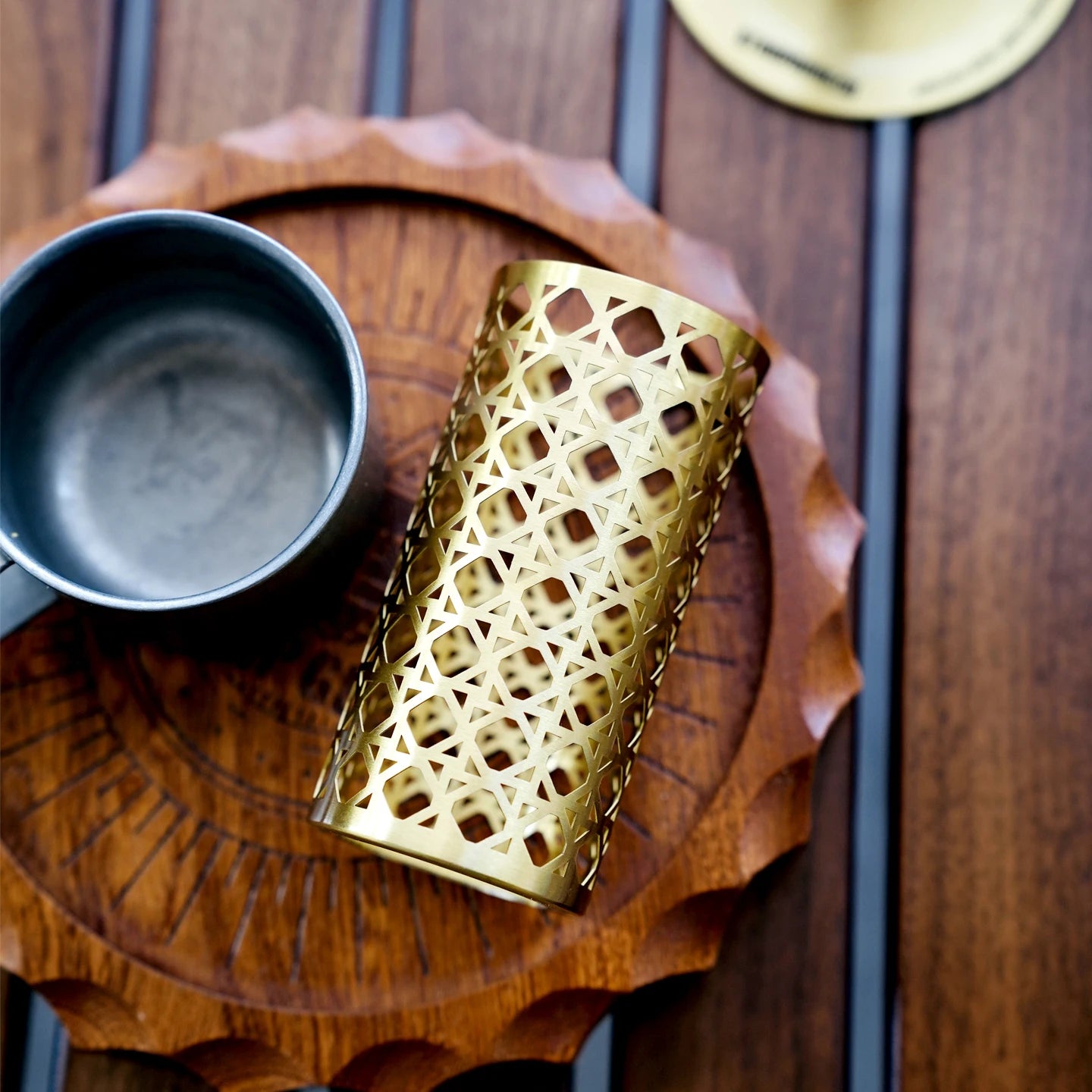 Camping lamp shell made of brass material, decorative replacement of camping lamp with creative woven pattern shell cover