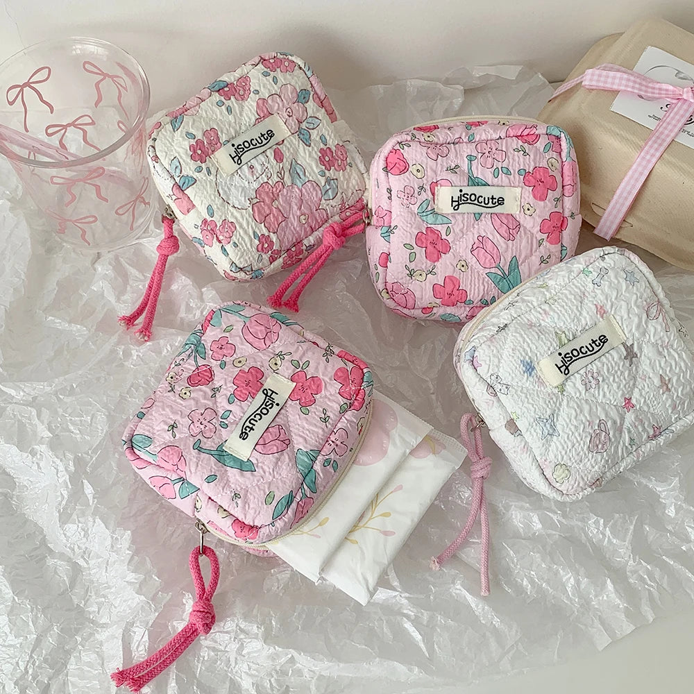Hot Selling Fashion Flower Quilted Mini Square Storage Bag Makeup Bag Cute Girl Headphone Bag Zero Wallet Women Accessories Bag