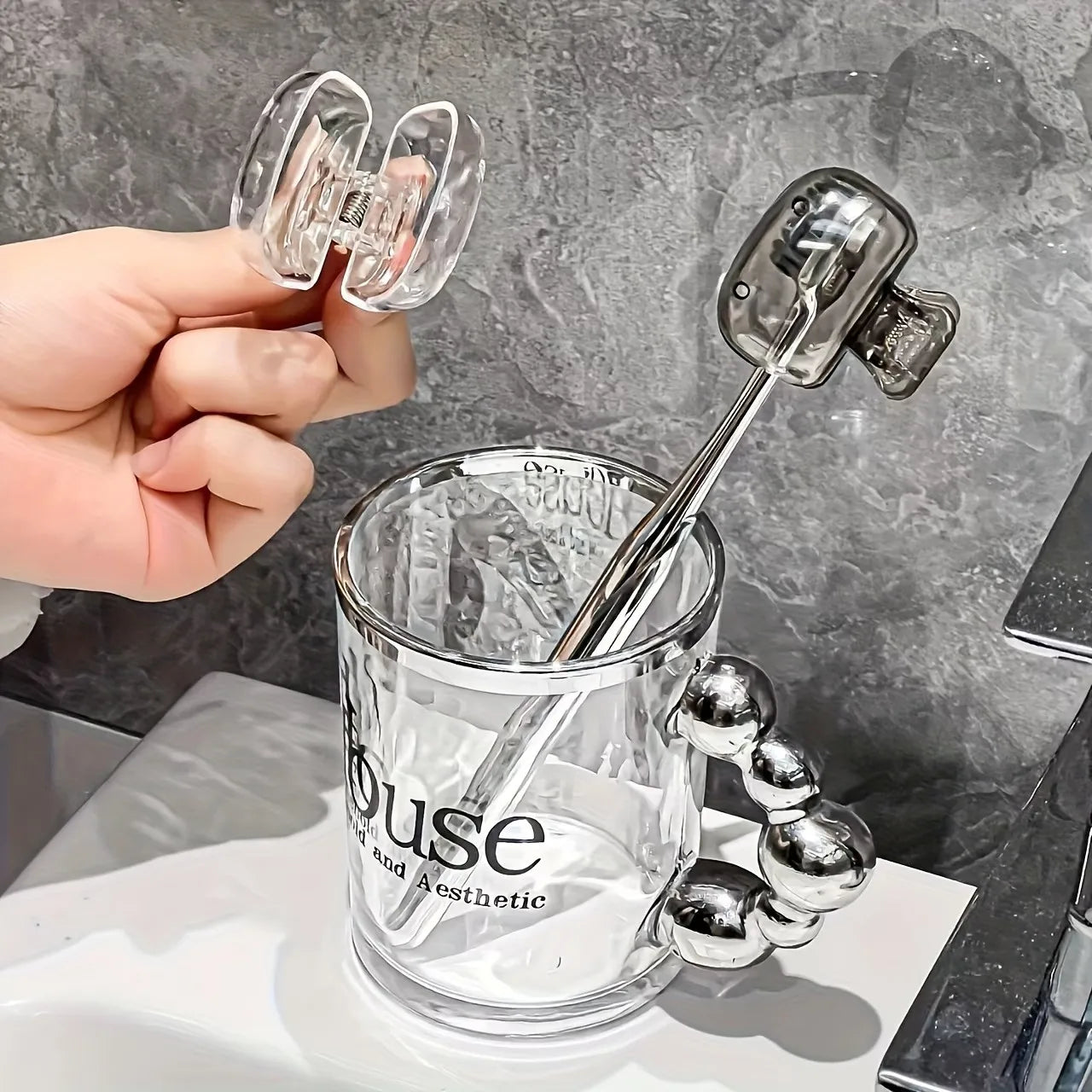 6-Piece Portable Toothbrush Cover with Easy to Open and Close Storage Box, Suitable for Both Home and Travel