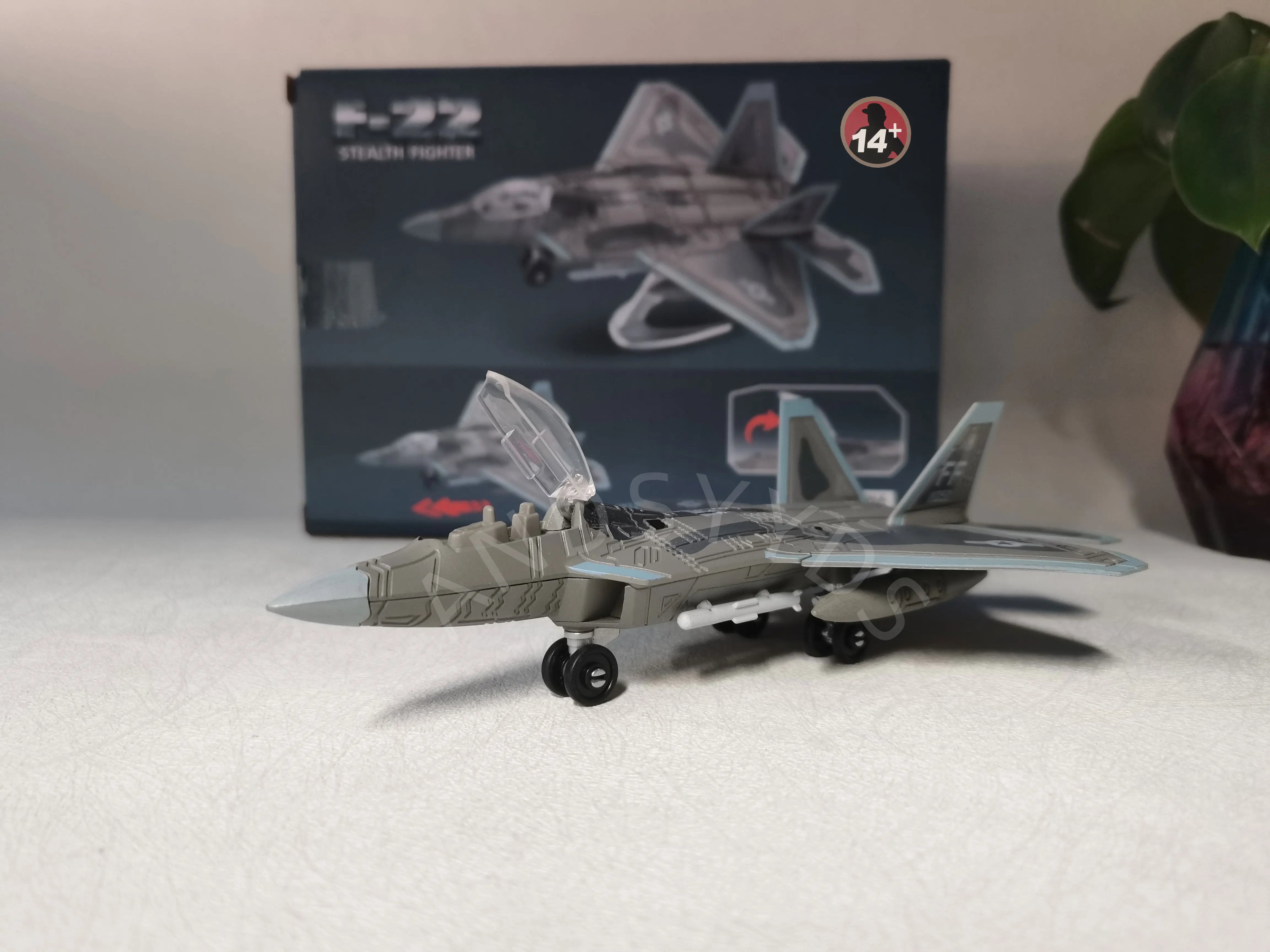 Models 1/100 Fighter F22 Model Assemble Collection Educational Toys Tabletop Decor Plane Model for Boy Adults Kids Girls Gifts