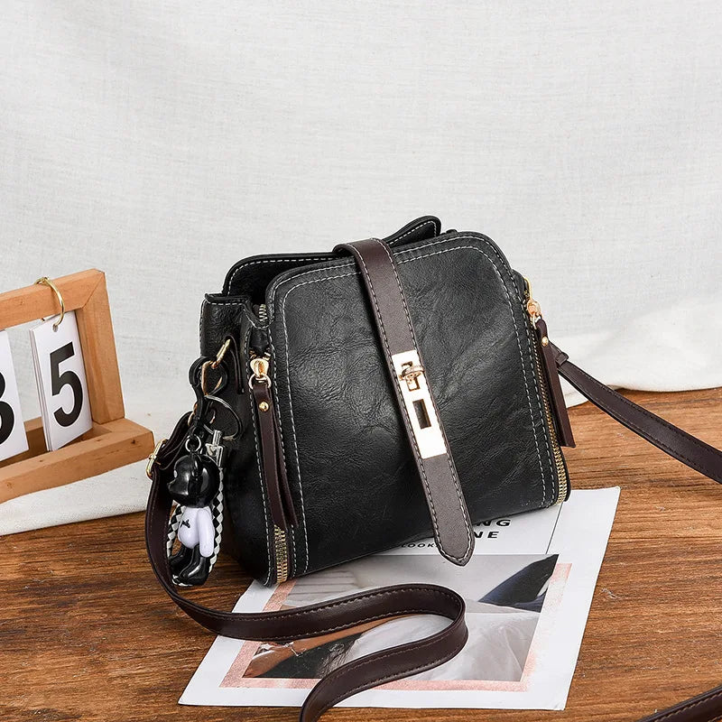 2026 New Fashionable Women's Bucket Bag Two tone Commuter Crossbody Bag ，with Pendant Student Handbag， Shoulder Bag。
