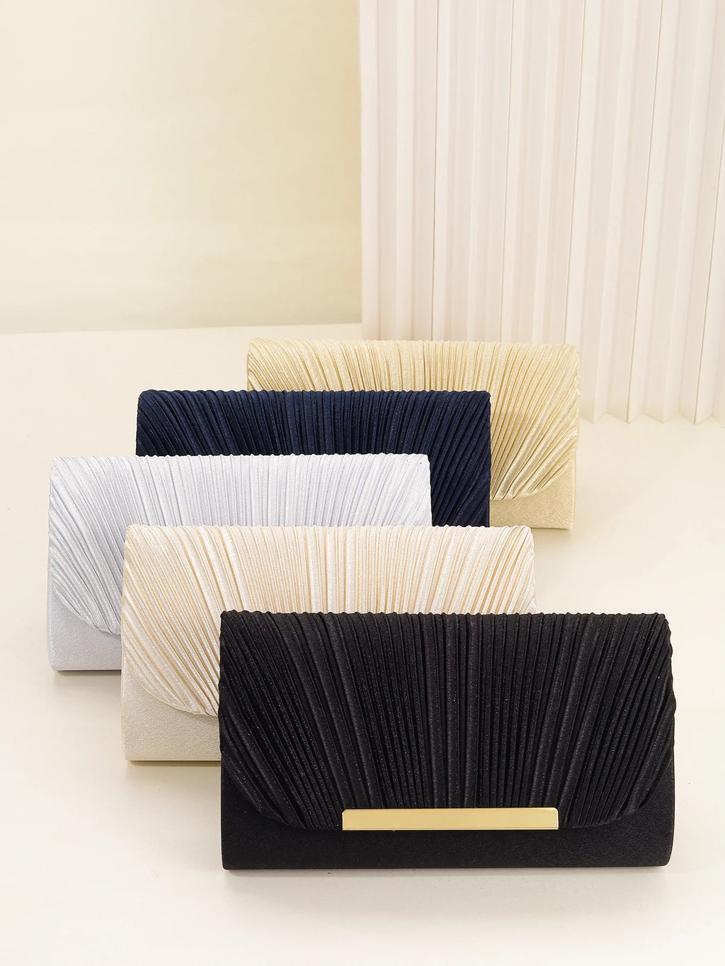 Women's Dinner Bag New Small Square Bag Chain Dinner Bag Pleat design, suitable for parties, weddings, proms, banquets