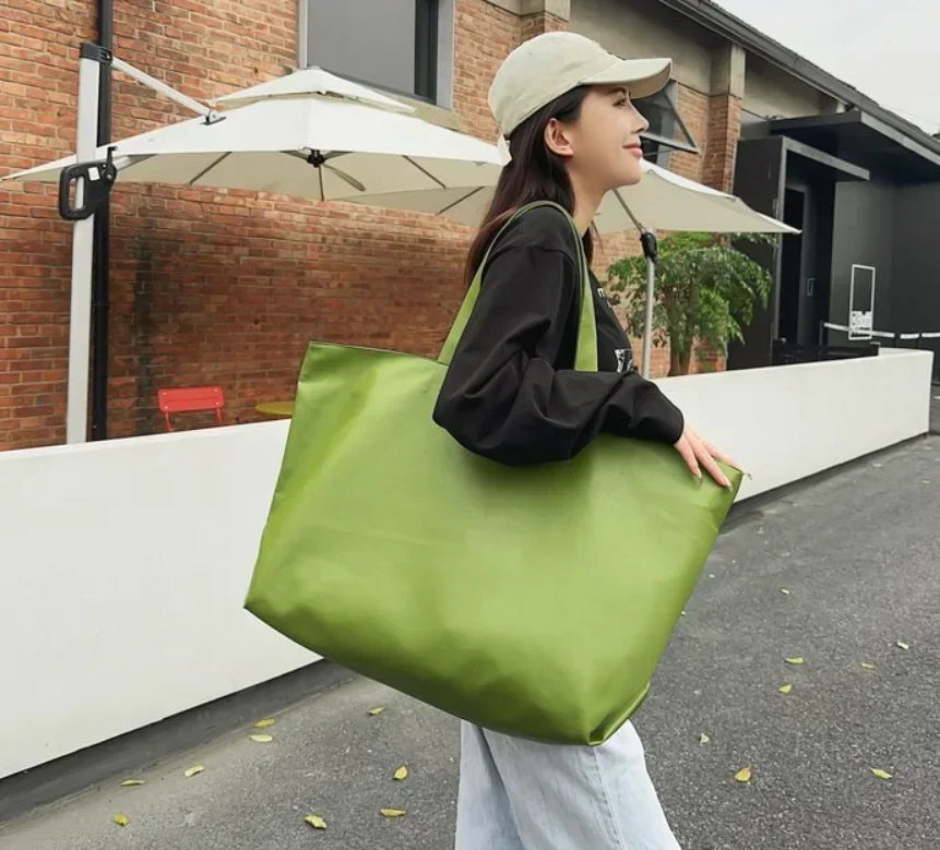 New PU Black Zipper Large Capacity Handbag Lightweight Soft Leather Shoulder Bag Unisex Simple Fashionable Versatile Tote Bags