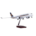 47CM diecast airplanes Singapore Airline b747 A380 a350 model planes With Light & Wheel resin Collection Aircraft Children's toy