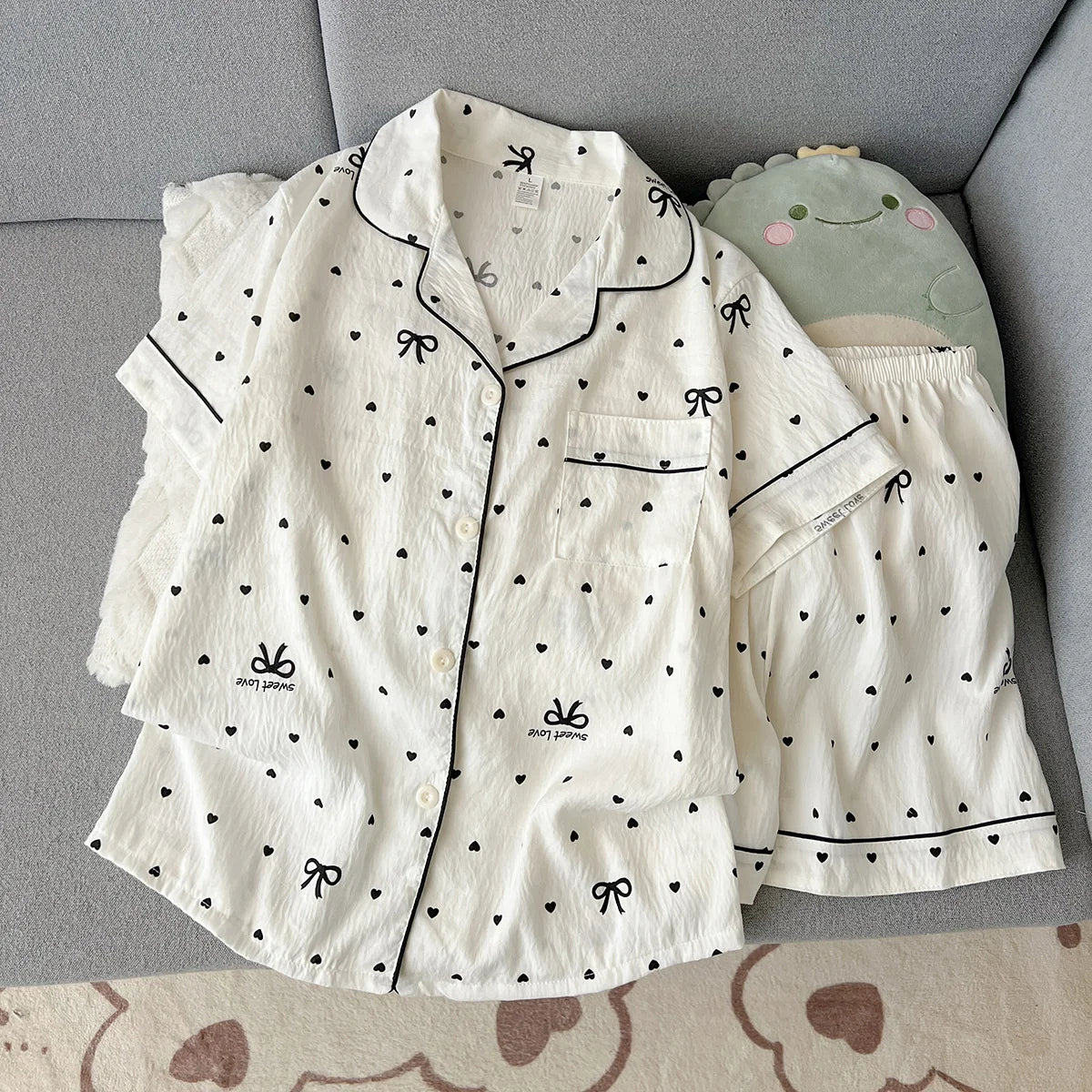 Women's Summer Thin Pajamas with Heart-Shaped Bow Pattern, Short-Sleeved Shorts, Sweet and Cute, Can Be Worn Outside in Summer, Two-Piece Home Wear Set