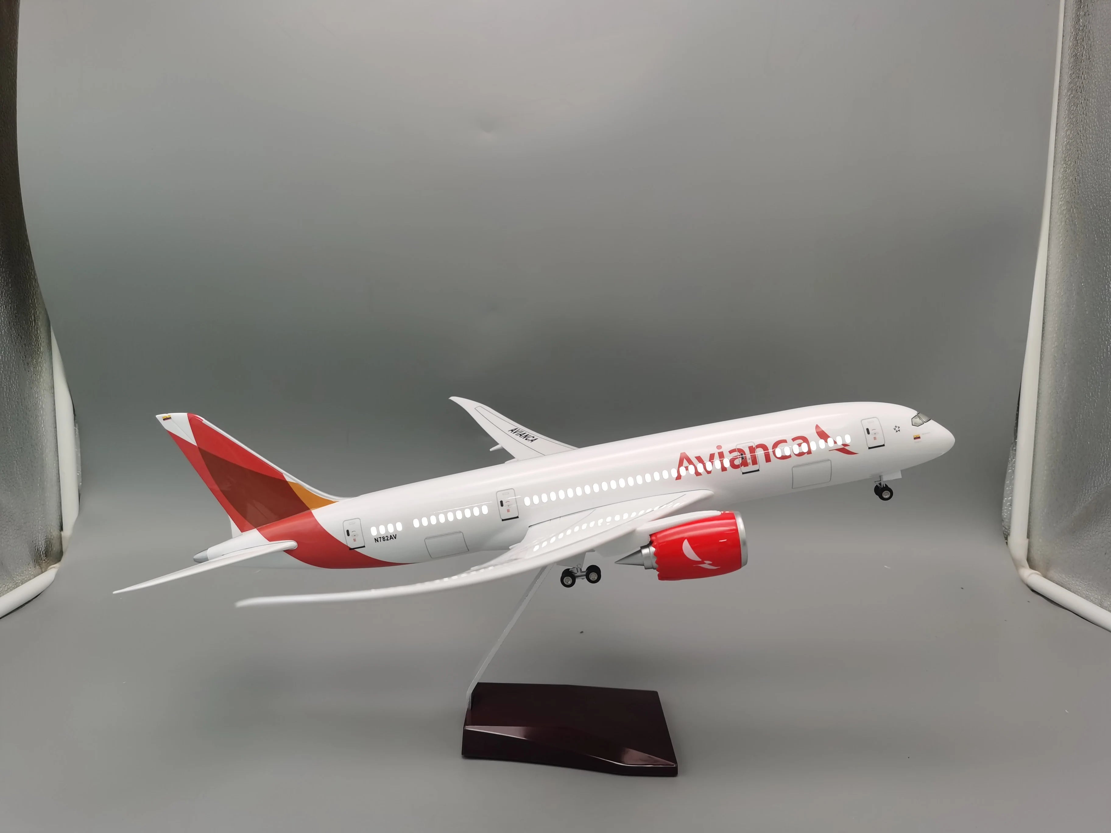 Scale Avianca Toy Model Airplane 47CM 787 Aircraft Model for Colombia Air B787 Resin Diecast Aircraft Can Be Used As Decoration