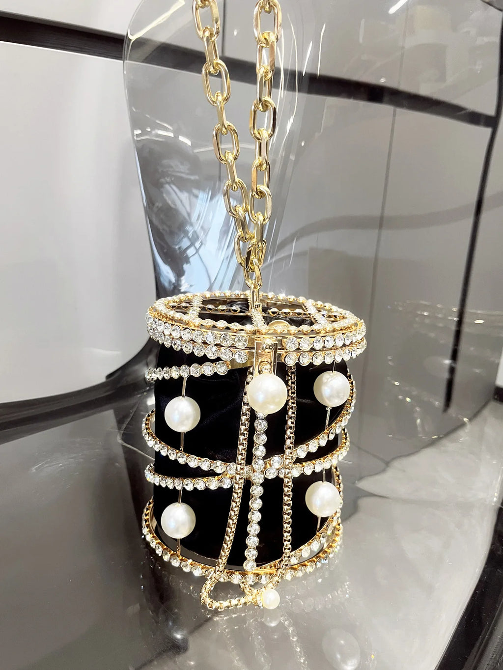 2025 New Women's Metal Bucket Bag Diamond Embedded Handbag Drawstring Chain Pig Cage Bird Cage Handheld Bag Alloy Material