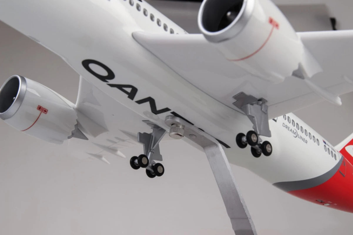 B787 Qantas Airways 47cm 1/130 Scale Aircraft Models Kit Diecast Airplane Resin With Light & Stand Toy Planes For Children Gift