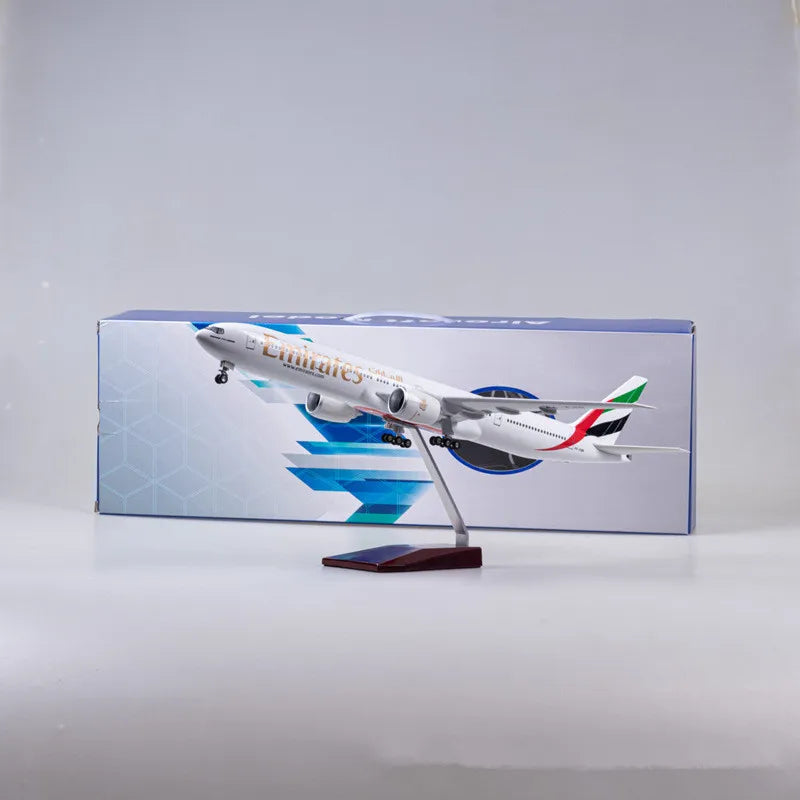 New 1/160 Scale Diecast Model B777 Emirates Airways Boeing 777 Resin Airplane With Light Airline Collection Display Gifts
