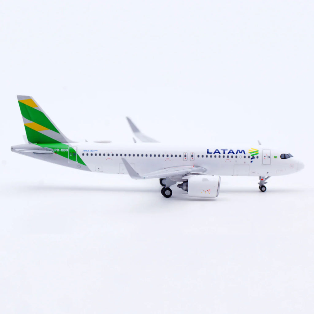 XX40210 Alloy Collectible Plane Gift JC Wings 1:400 1/400 LATAM Airlines Airbus A320neo Diecast Aircraft Model PR-XBG With Stand