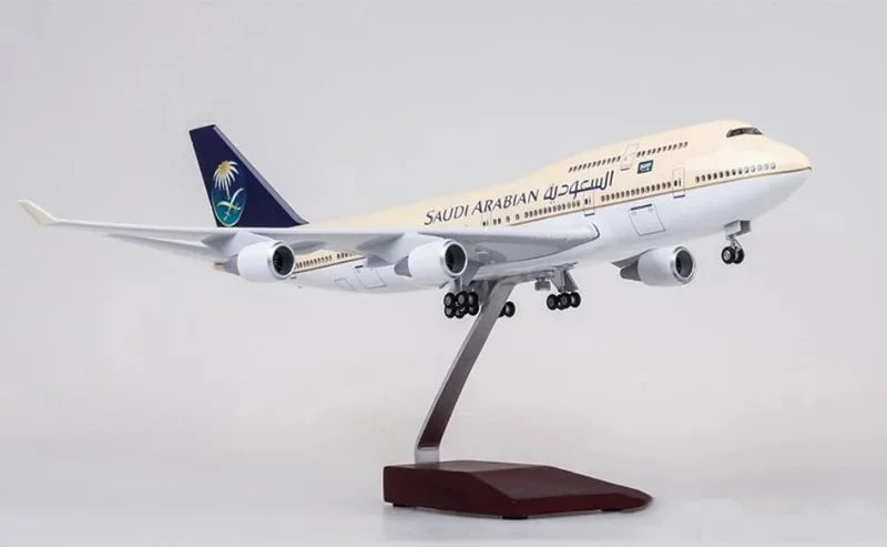 B747 Plane Model Saudi Arabian Airlines 47cm Resin Aircraft Models Toy Planes with Wheels and Lights for Collection Gift
