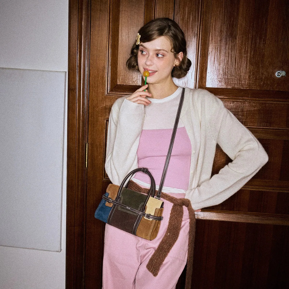 Color-matched handbag in small size - a unique, high-end, fashionable commuter bag for daily outings, a stylish crossbody bag