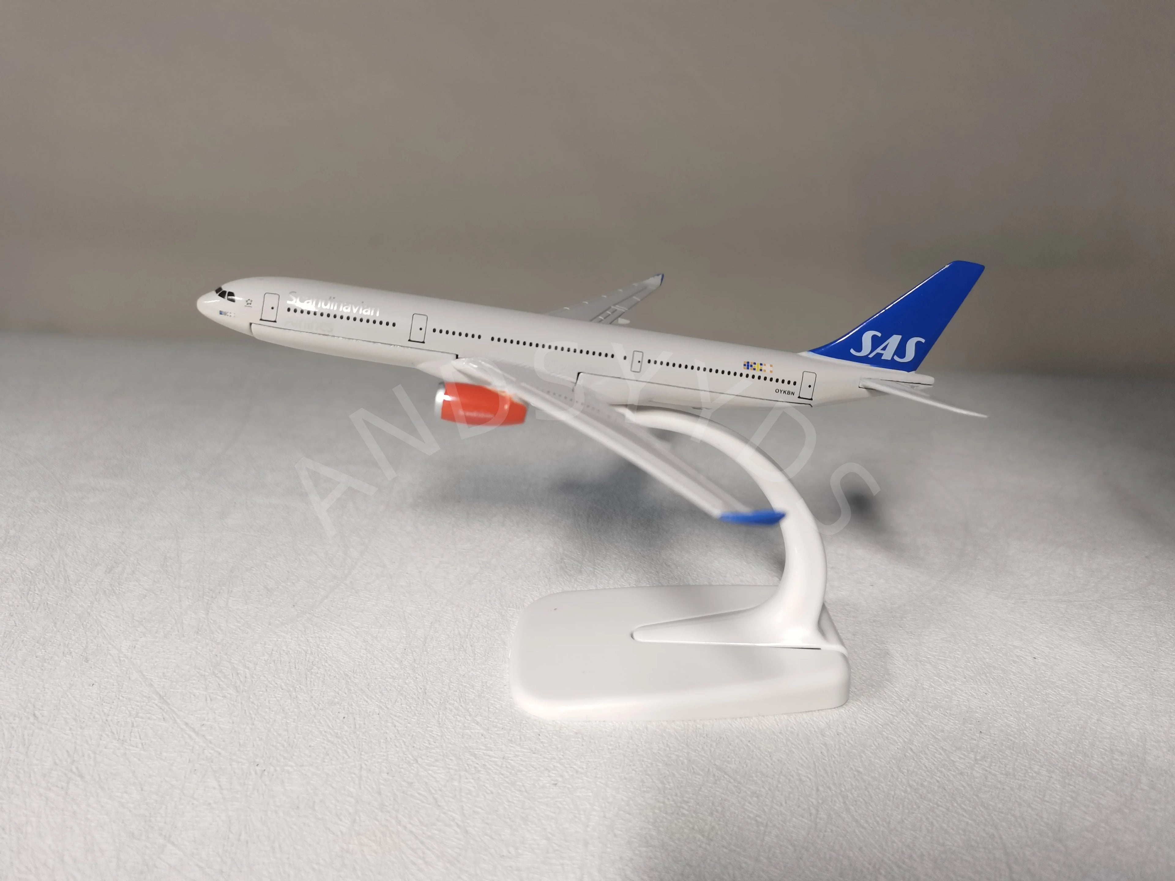 Decoration Model Toys 16CM 1/400 SAS A330 Model Star Alliance Airlines W Base Metal Alloy Aircraft Plane Collectible Display