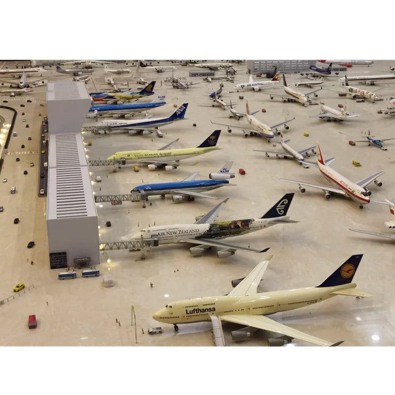 1:200 Model /Lufthansa /DELTA/ETHIOPIAN/QATAR/IBERIA/Emirates /RYANAIR Air Airline Aircraft Assembly Plane Airplanes Display