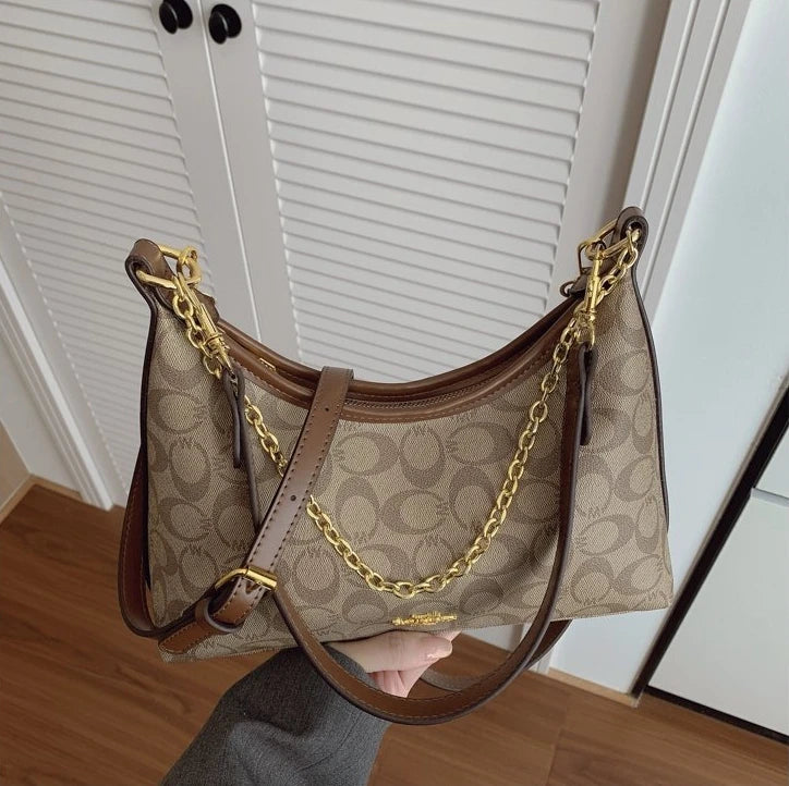 Fashionable Women Tote Bag With Letter Logo And Textured Leather Also A Perfect Luxury Diaper Bag Choice