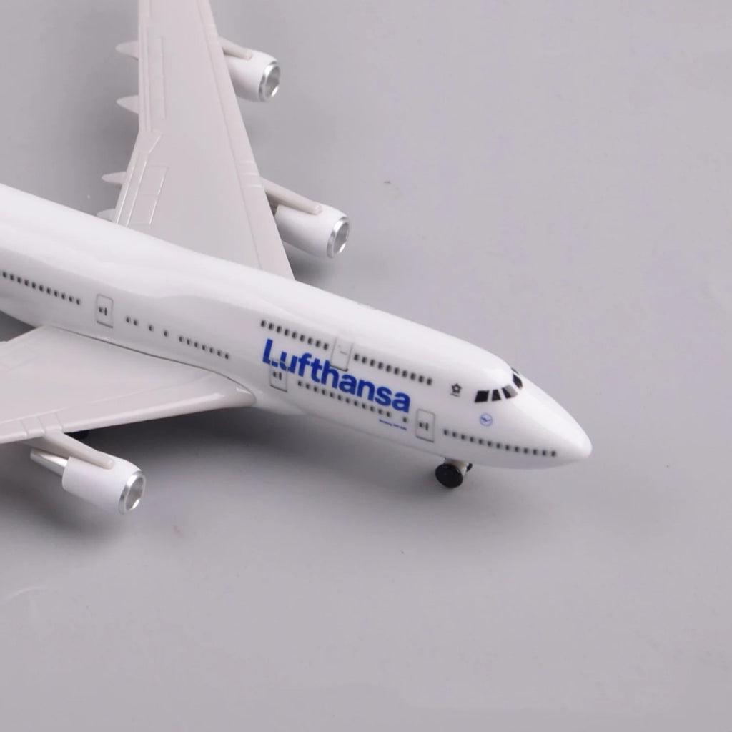Scale Aircraft 20cm  747 Plane Model Lufthansa B747-400  Model ABS Adults Fun Ornament Collectible Model Airplane Gift Lufthansa
