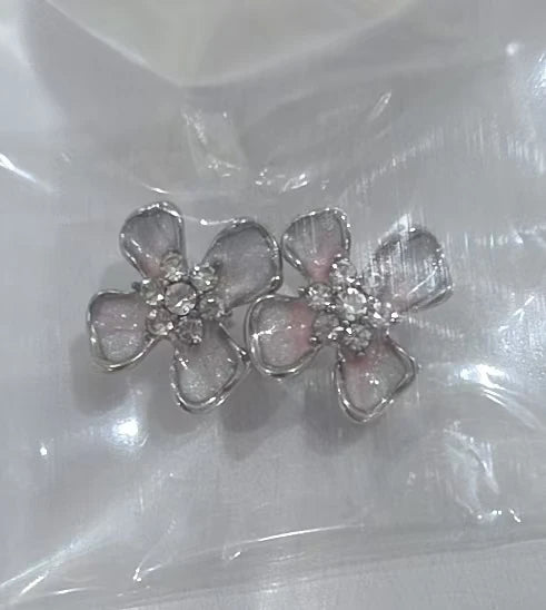 Exquisite Flower Earbud Charm With Rhinestone Design Nice Birthday Gift Fashion Decoration For Wireless Bluetooth Earphones