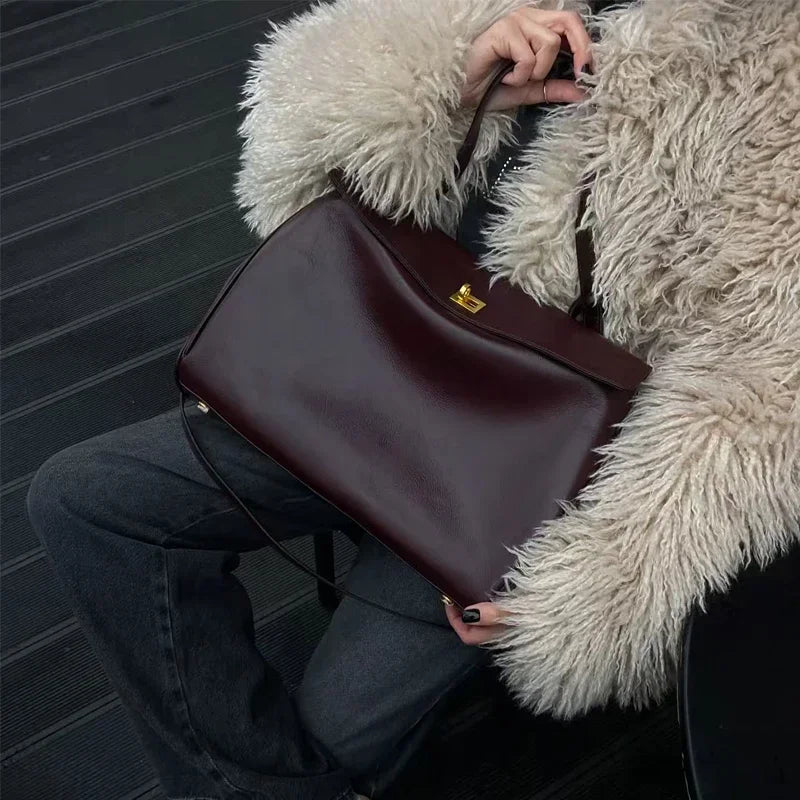 New Women's Large Capacity Leather Rodeo Bag Fashion Advanced Lock Design High Sense Underarm Shoulder Bag