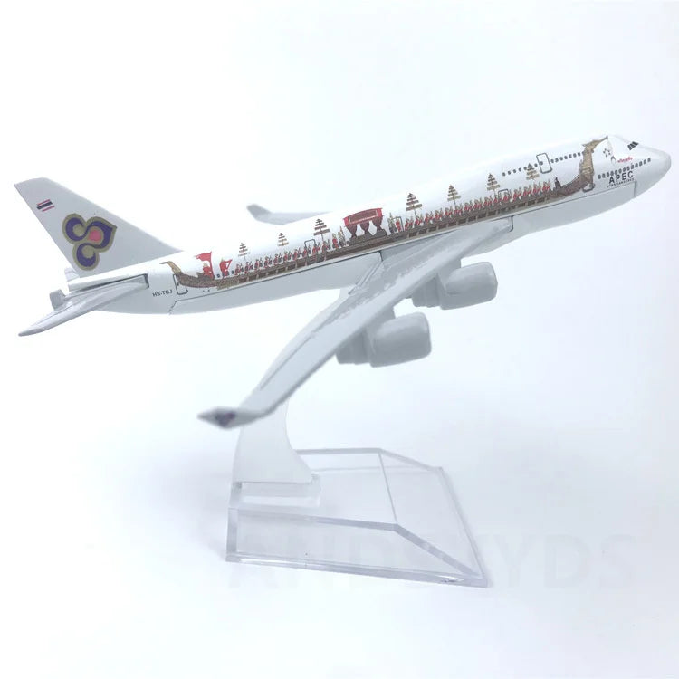 16CM 747 boeing model Series Plane Model Toy Alloy Metal Toys and Hobbies Diecast Airplanes Building Kit with Wheels Planes