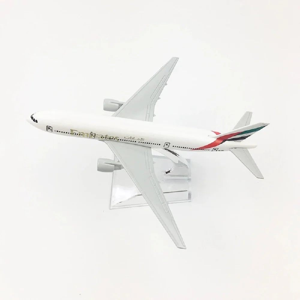 16CM Model 777 UAE B777 Emirates Airways Model kit for adults Alloy child toy plane Diecast child toy plane With Landing Gear