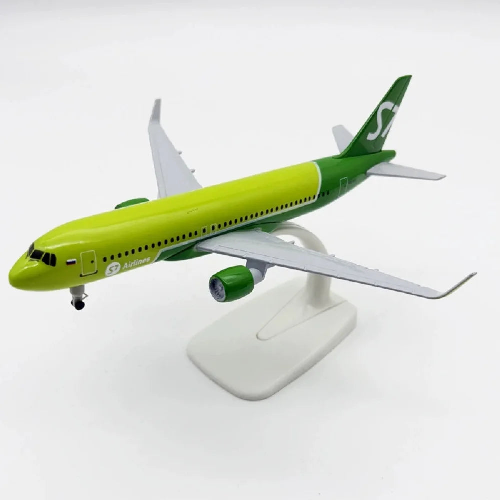 20cm A320 Siberian S7 Airlines Airplane Model Metal Replica Plane Model Simulation Passenger Aircraft Static Gift