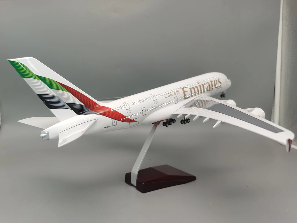 47cm Airplane Model 1/160 Scale A380 New Emirates Airways Diecast Toy Planes ABS Plastic Model With Light And Wheels Collectible