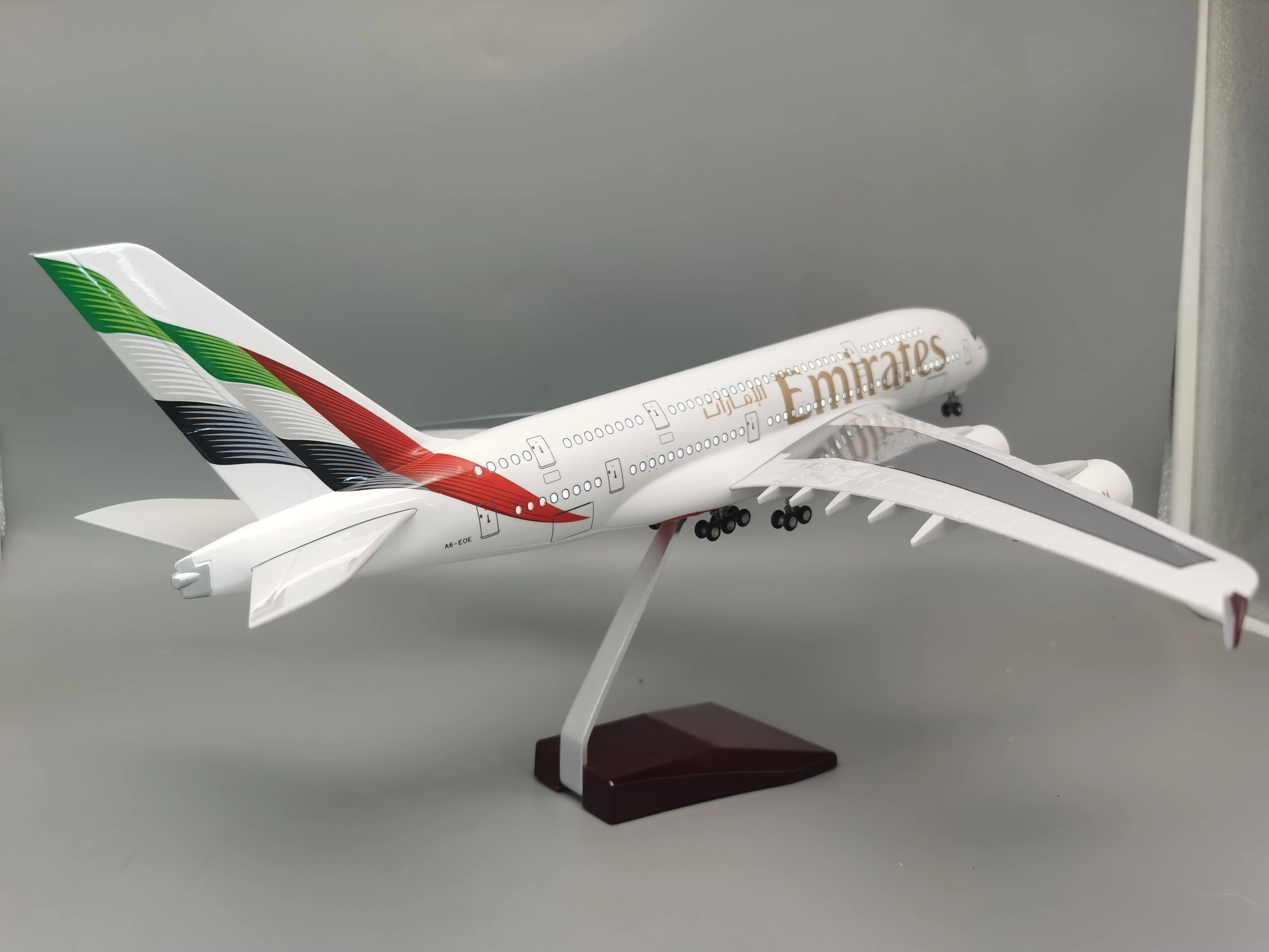 47cm Airplane Model 1/160 Scale A380 New Emirates Airways Diecast Toy Planes ABS Plastic Model With Light And Wheels Collectible