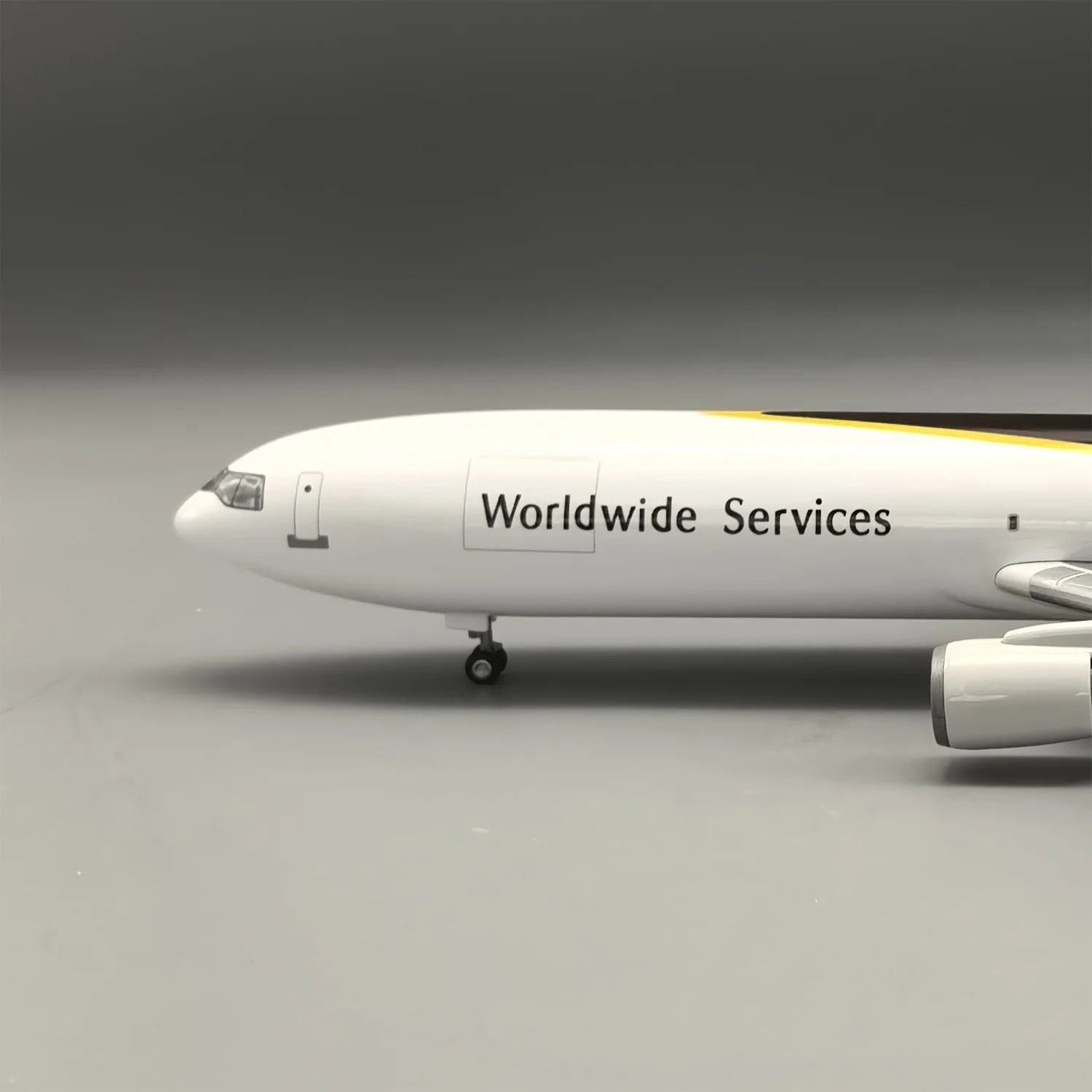 47CM Scale 1/130 Air UPS Airlines MD-11 Resin Diecast Airplane Model Aircraft With Wheels Landing Gears Collected Gift By Aviati