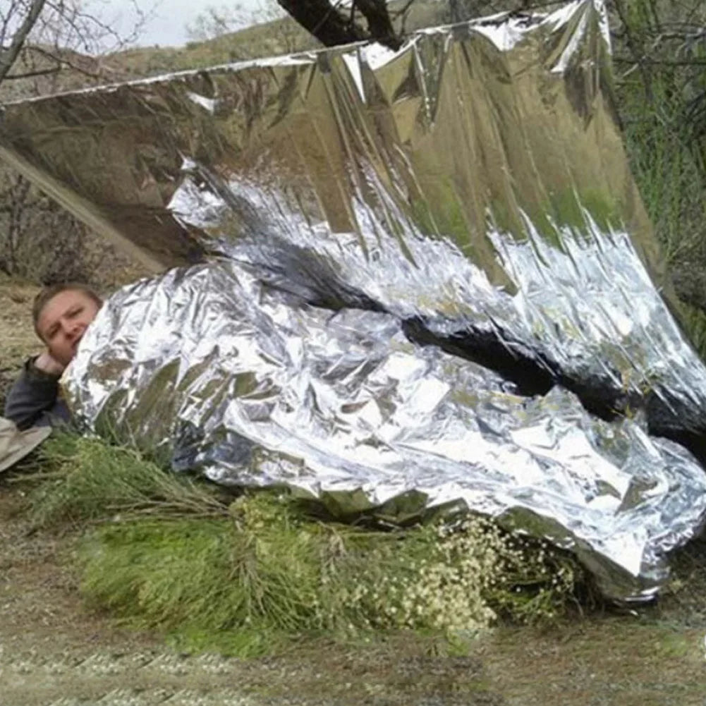 130x210cm Foil Mylar Thermal Blanket Keeps You Warm Emergency Thermal Blanket Retain Body Heat Silver Foil Blanket for First Aid