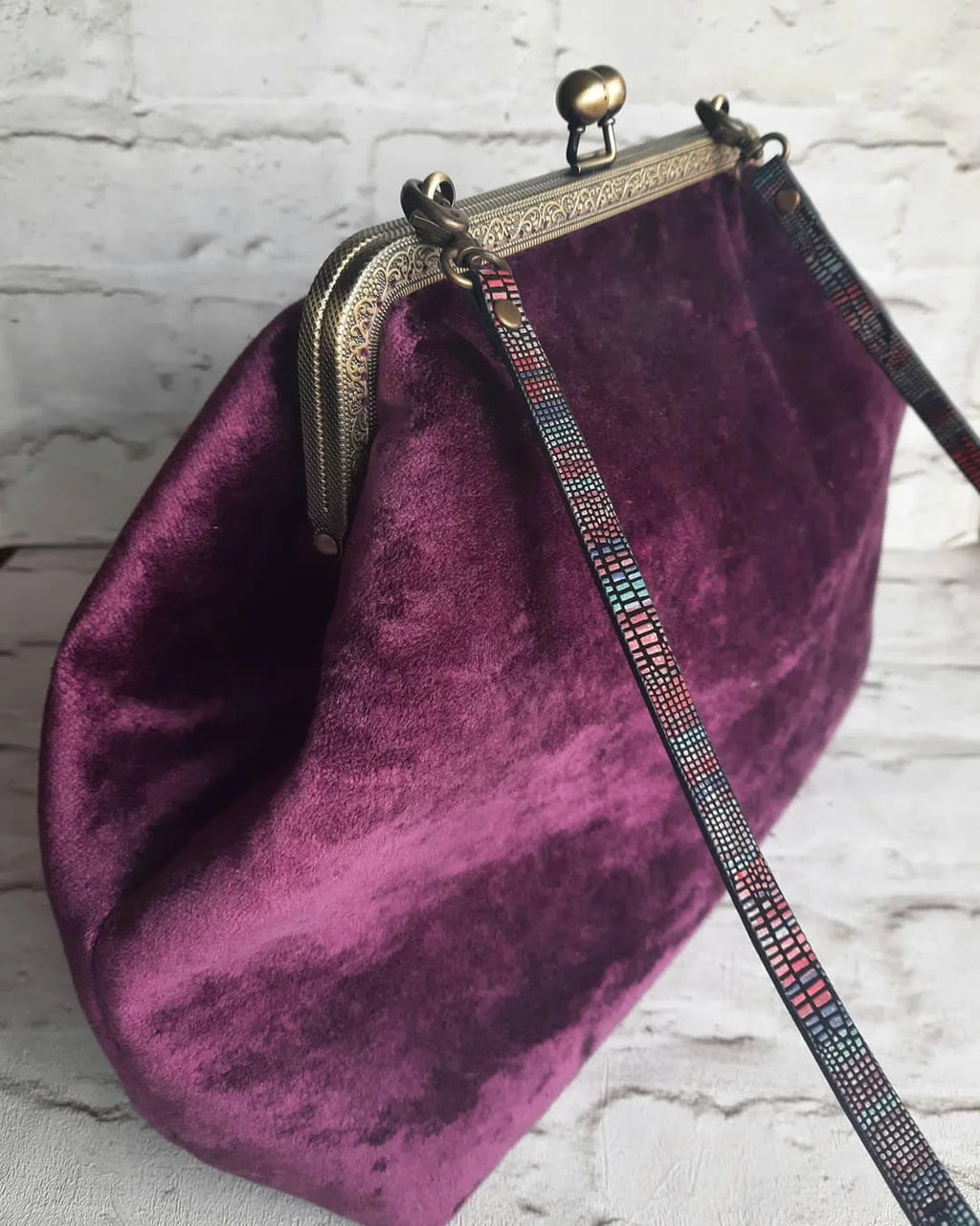 Lost in Vinatge Velvet Bag Snap Ball Kiss Lock Metal Frame Purse Gold Antique Frame Evening Clutch Bags 32x25x11cm