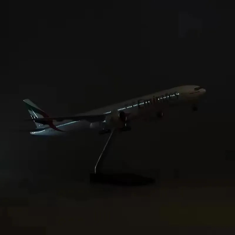 New 1/160 Scale Diecast Model B777 Emirates Airways Boeing 777 Resin Airplane With Light Airline Collection Display Gifts
