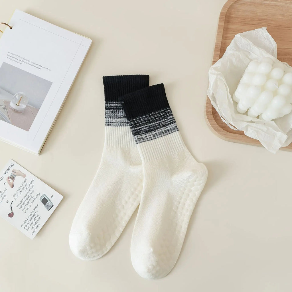 1 pair of women's gradient yoga socks, skipping rope sports socks, indoor non slip floor socks, and mid length socks