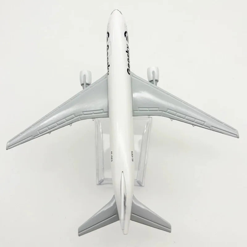 16cm Georgia B767 Toy Airplane Model Kit 1/400 scale Diecast Metal Airplane Model with Stand for Collections Displays or Gift