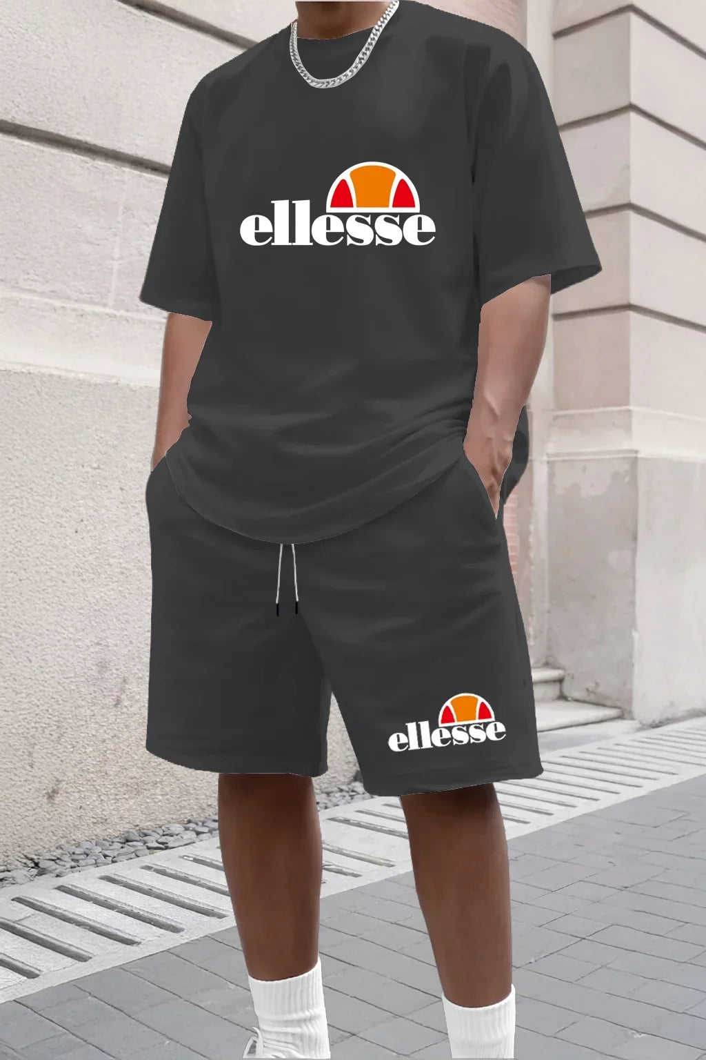 New men's casual and fashionable outdoor clothing for the summer of 2026, with a simple style