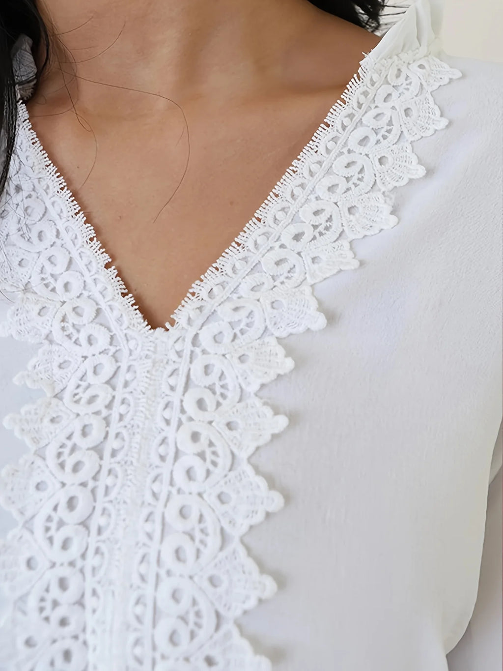 Ladies' Plus Size Spring & Autumn Lace-Piece Long Sleeve Casual V-Neck T-Shirt