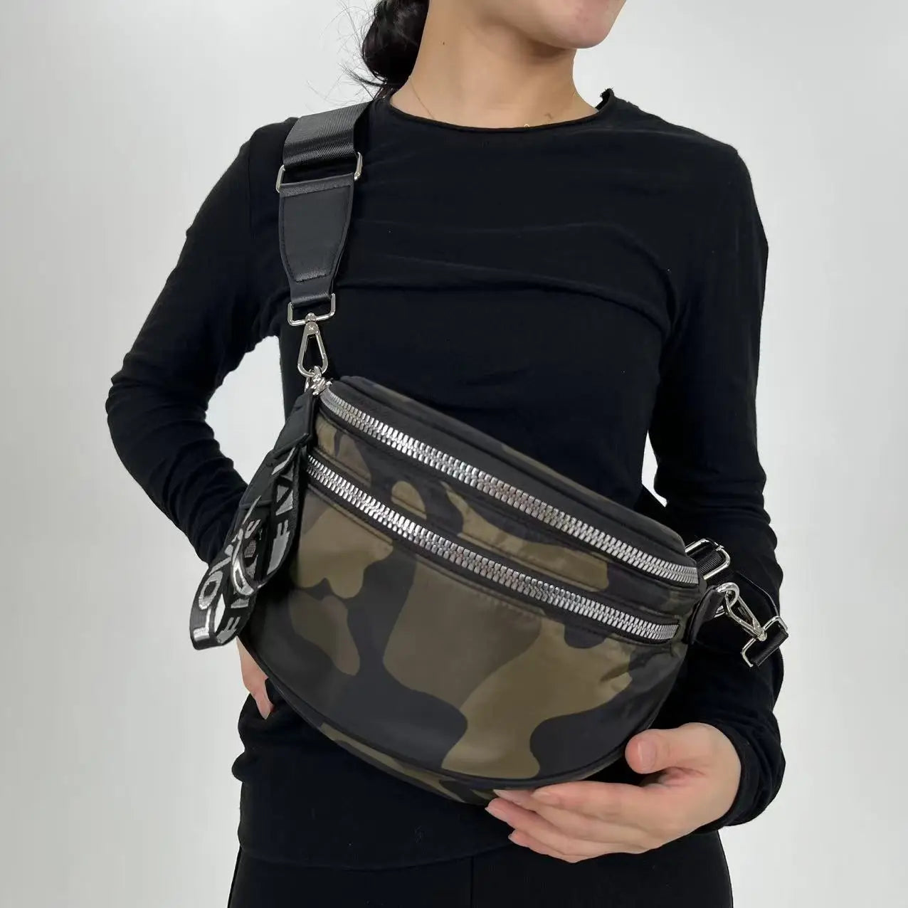 Ladies' fashionable nylon lightweight chest bag with multiple pockets, semi-circular casual sports running crossbody bag
