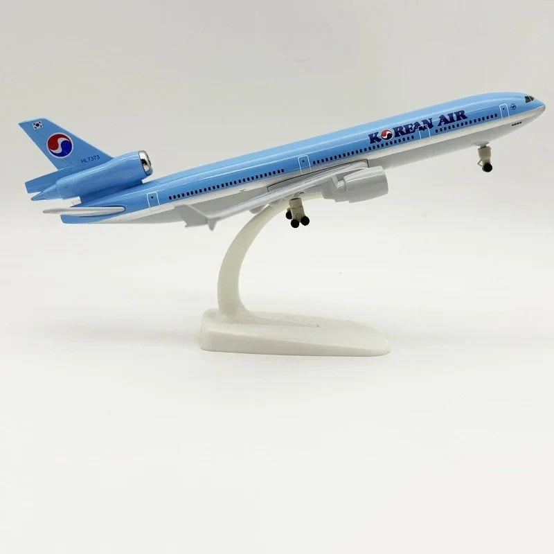 1/400 Scale 20cm Korean MD-11 Airways Metal Alloy Souvenir Airplane Model With Stand Alloy Simulation Aircraft Model Toy Gift