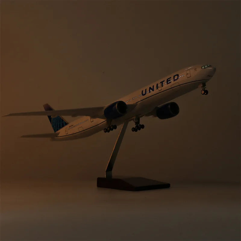1/157 Scale model planes 777 B777 UNITED Airlines Aircraft  W Light and Wheel Landing Gear Resin Collected Gift By Aviation