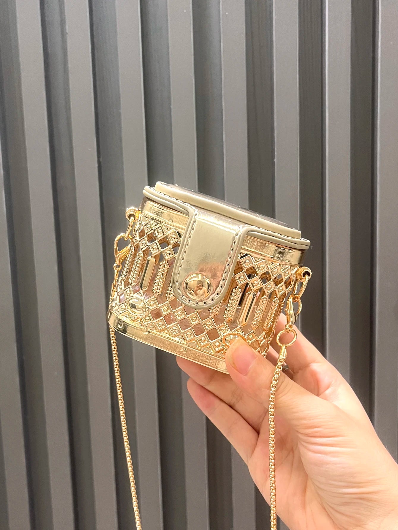 Super mini small  bag Golden luxury Designer shoulder bags Evening bag Purses and handbag funny metal shape Clutch purse Party