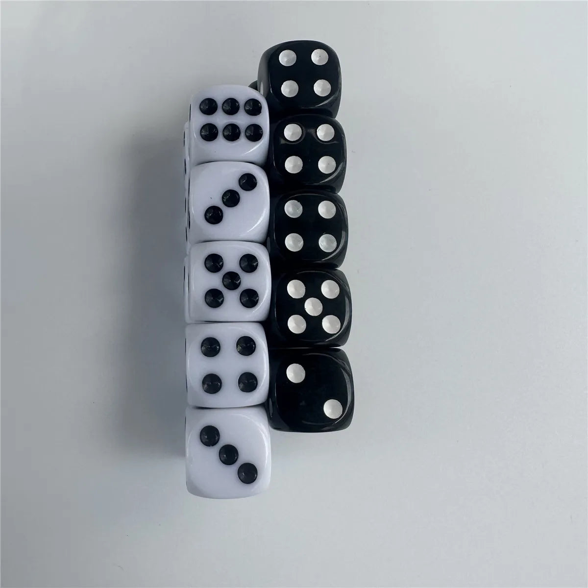 High-quality 10Pcs/Lot 14/16mm Dice Set White Black Point Drinking Dice Acrylic White Round Corner D6 Points Dice Club Party