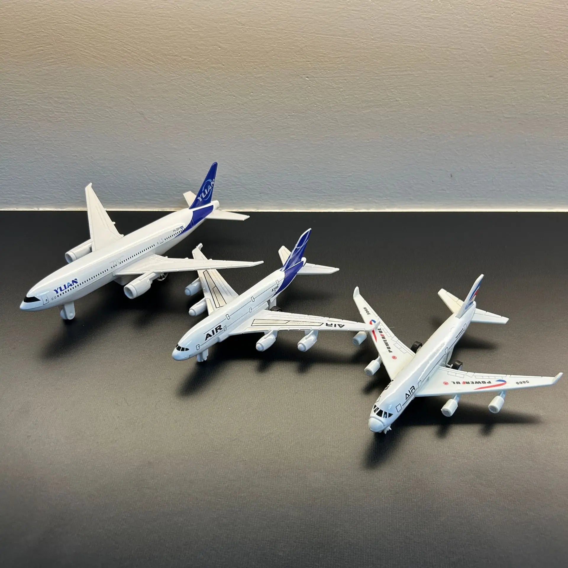 Miniature Aviation Model Children Toy Simulation Alloy Aircraft With Pull Back Passenger Model Airplane Collection Boys Toys