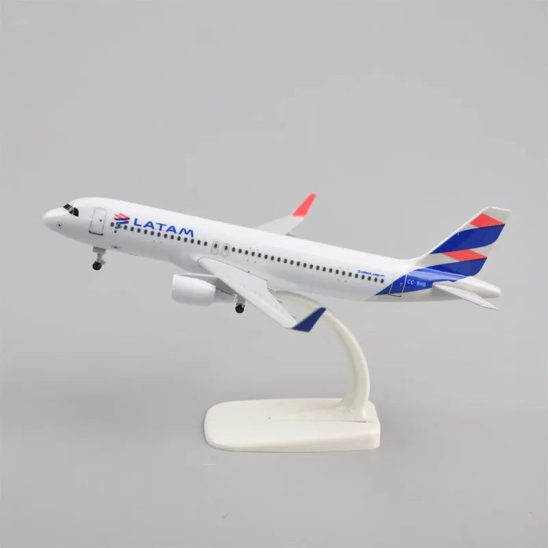 Latam A320 Airlines Model Plane 20CM Alloy Metal Aircraft Diecast Toy Plane Model for Boys Aviation Simulation Toys For Collecti