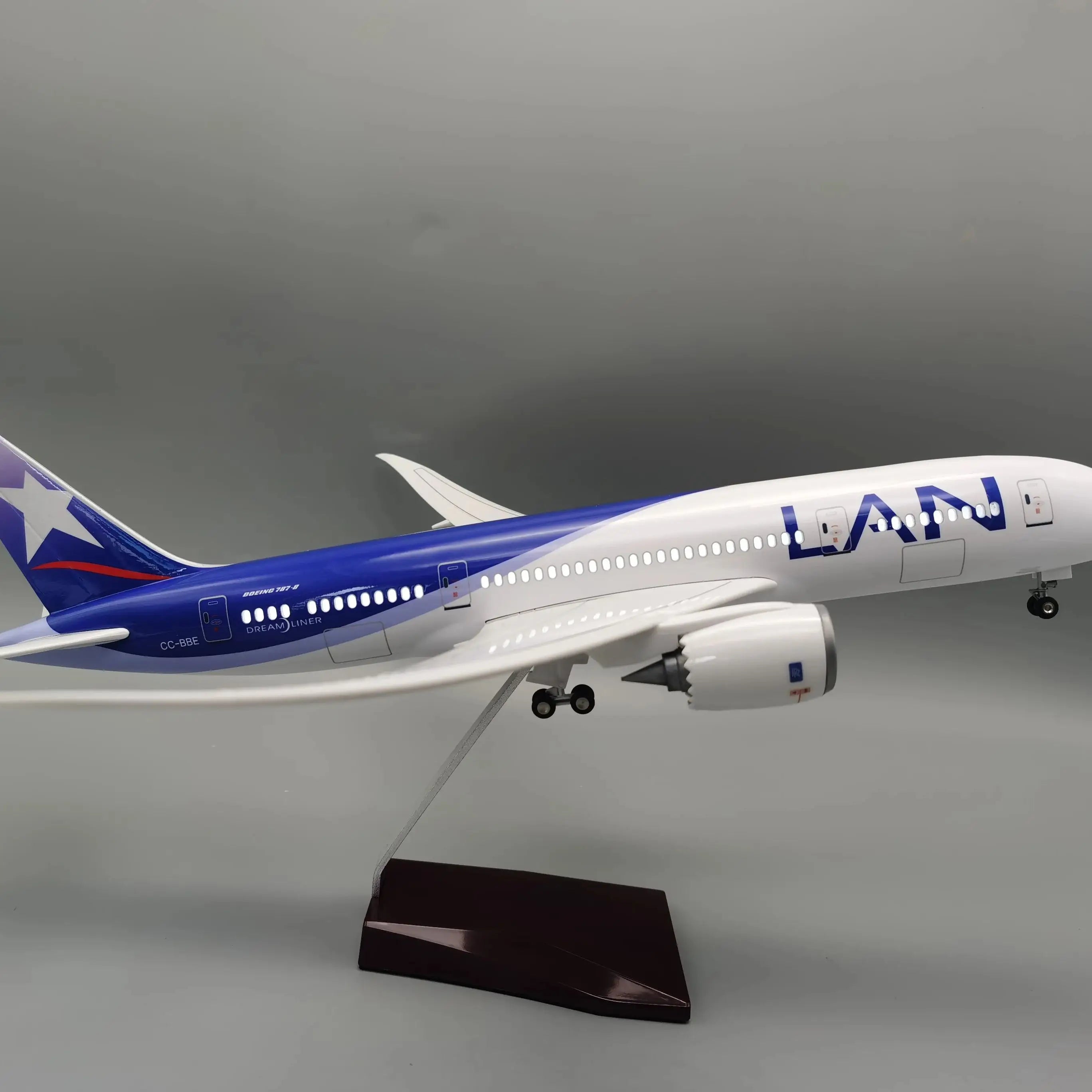 B787 Toys Plane 47CM Chile LAN Airline Airplane Model Toy  1/130 scale Miniature Plane With Light and Wheel for Collection Displ