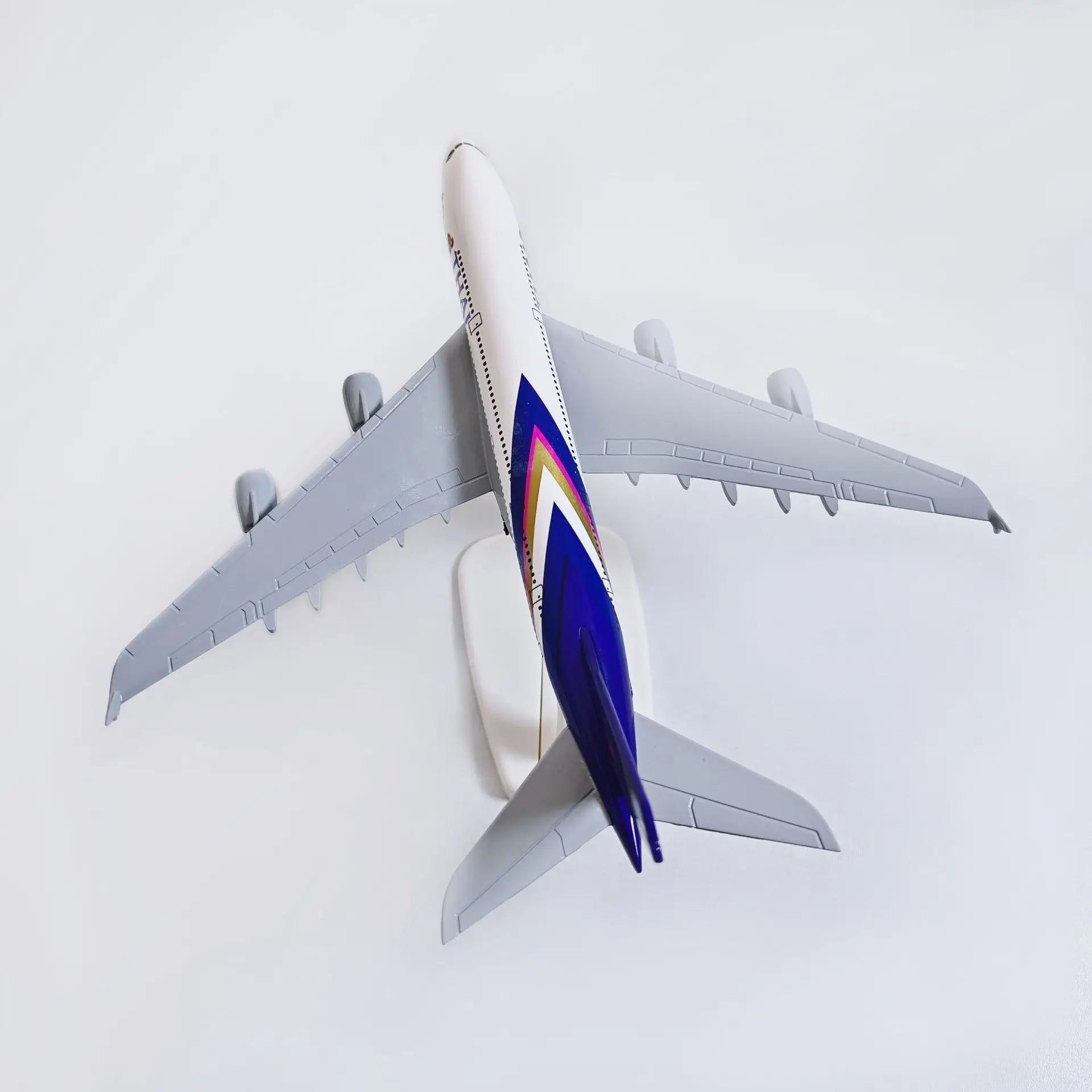 20cm Thai A380 Metal Toy Airplane Model Kit Sky Jumbo a380 Model Plane with Stand for Collections Displays or Plane Gift