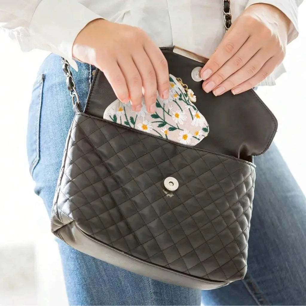 Ladies' Hand-Held Bag, Sanitary Napkin Storage Bag, Menstrual Pouch, Large Capacity, Portable and Cute Coin Purse, One Set