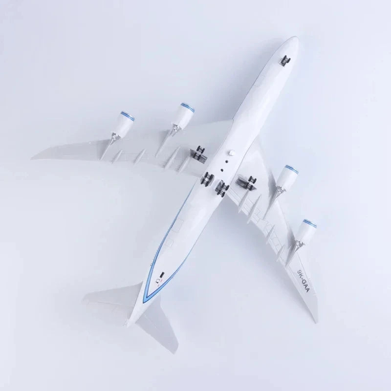 1/150 Scale Aircraft Model Kuwait Airways B747-8 Resin Airplane with Landing Gear Wheels Light(Touch or Sound Control)